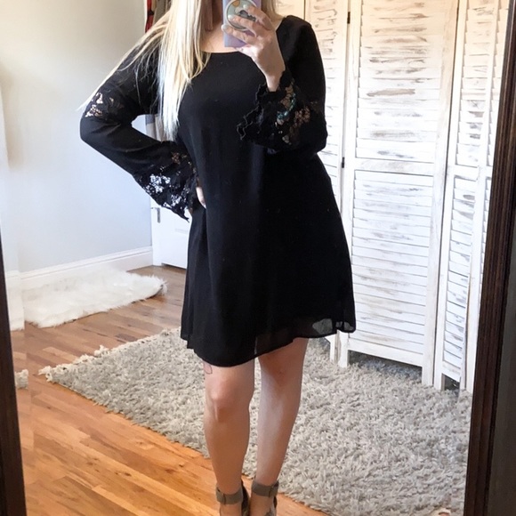 KORI | Boho Crochet Lace Bell Sleeve Shift - Picture 2 of 10